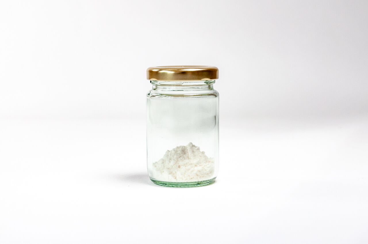 dushey CBD Isolate 99% powder sample in small jar